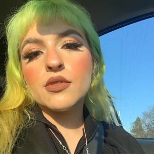 Meet your Posher, Mia